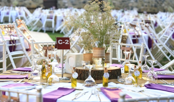 ÖZEL ORGANİZASYONLAR, Yıl boyunca değişik mevsimlerde gerçekleştiren organizasyonlar için hem kapalı hem de açık alanlarda açılış toplantı seminer desteğini profesyonel bir amaç altında sunmaktayız.